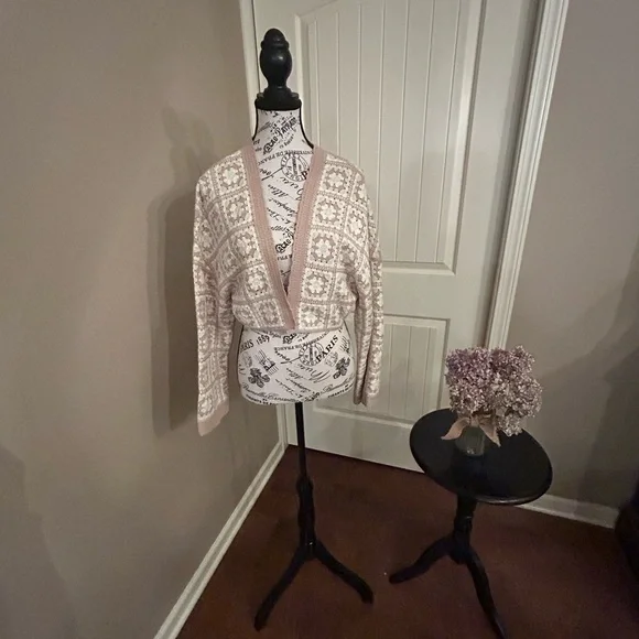 VENUS Beige and White Granny Square Patterned Women's Shrug - Picture 2 of 6